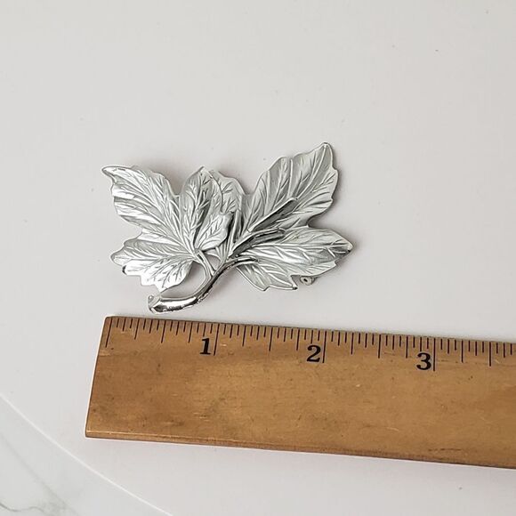 SILVER-TONE MAPLE LEAVES Brooch Pin - Picture 3 of 5